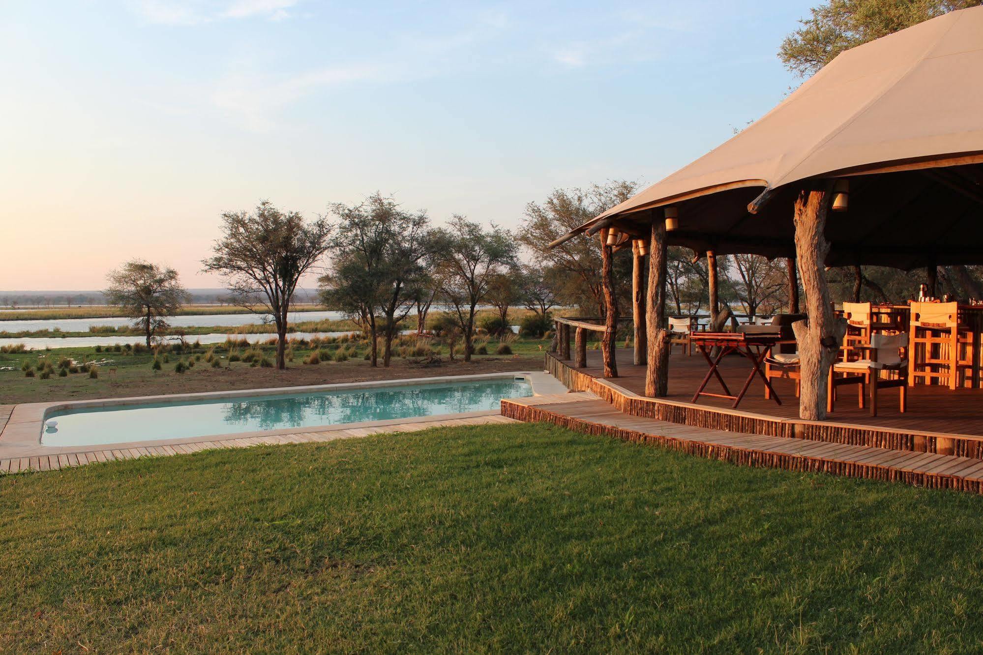 Anabezi Camp Hotel Jeki ภายนอก รูปภาพ